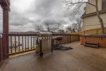 BBQ GRILL, HOT TUB AND LAKE VIEW ON LOWER LEVEL